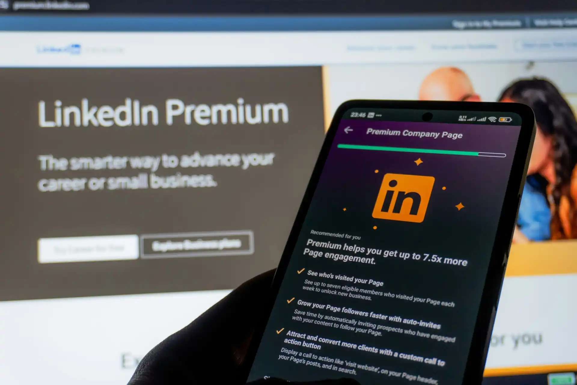 Image depicting LinkedIn Premium and LinkedIn Sales Navigator for lead generation 