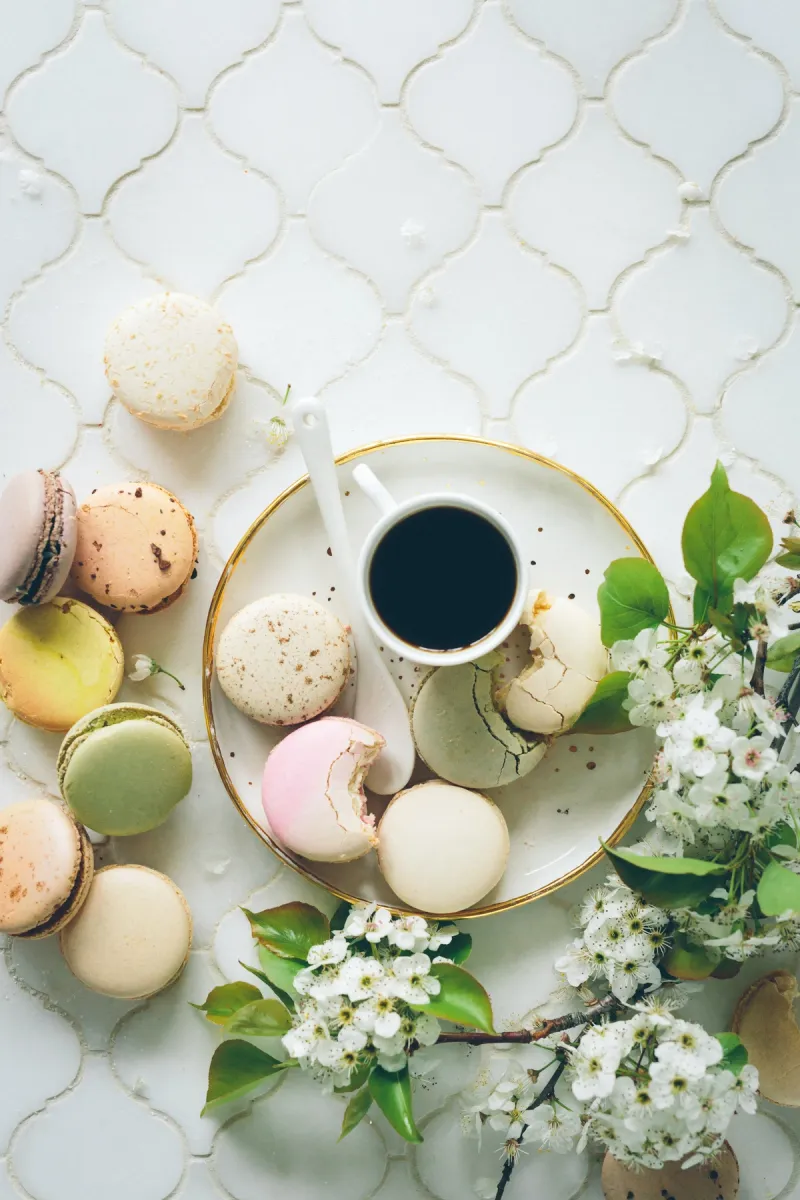 Espresso mit Delikatessen