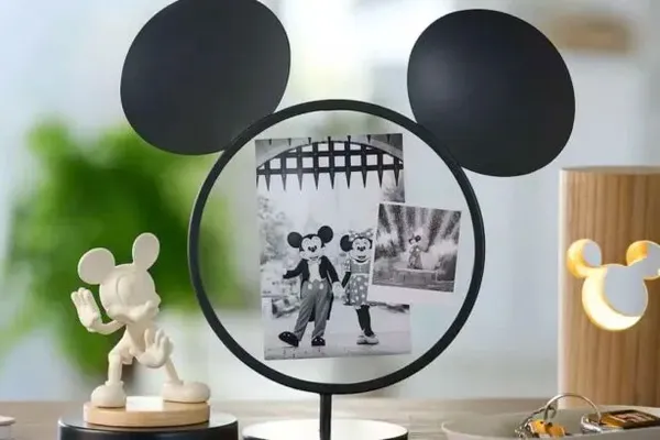 shopDisney brand image