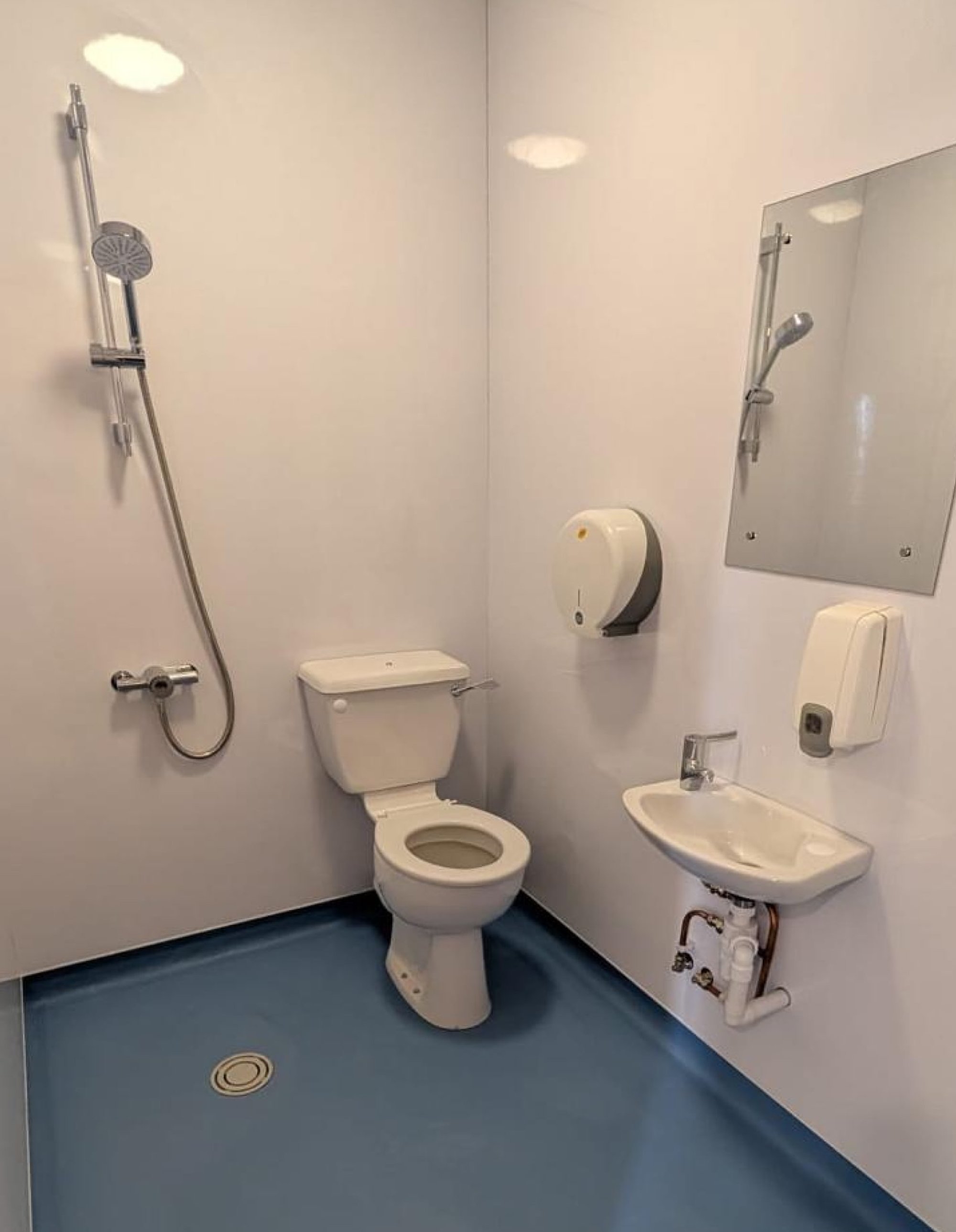 Accessible wet room with toilet and shower