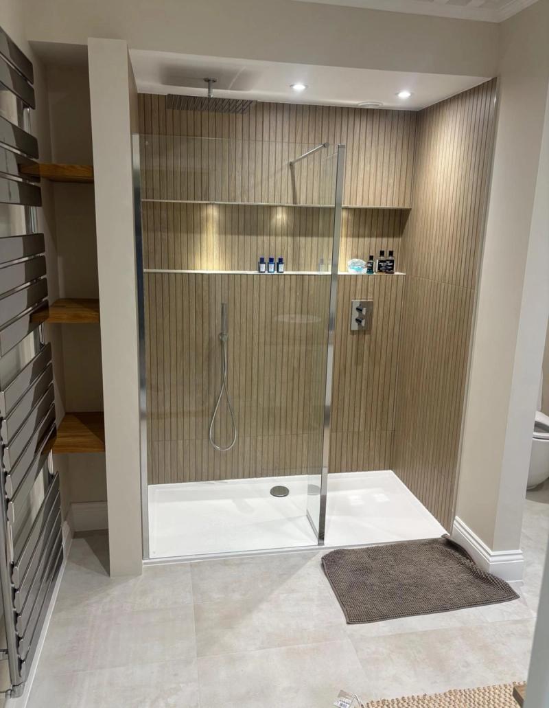 Wood slat walk-in shower with recessed shelves