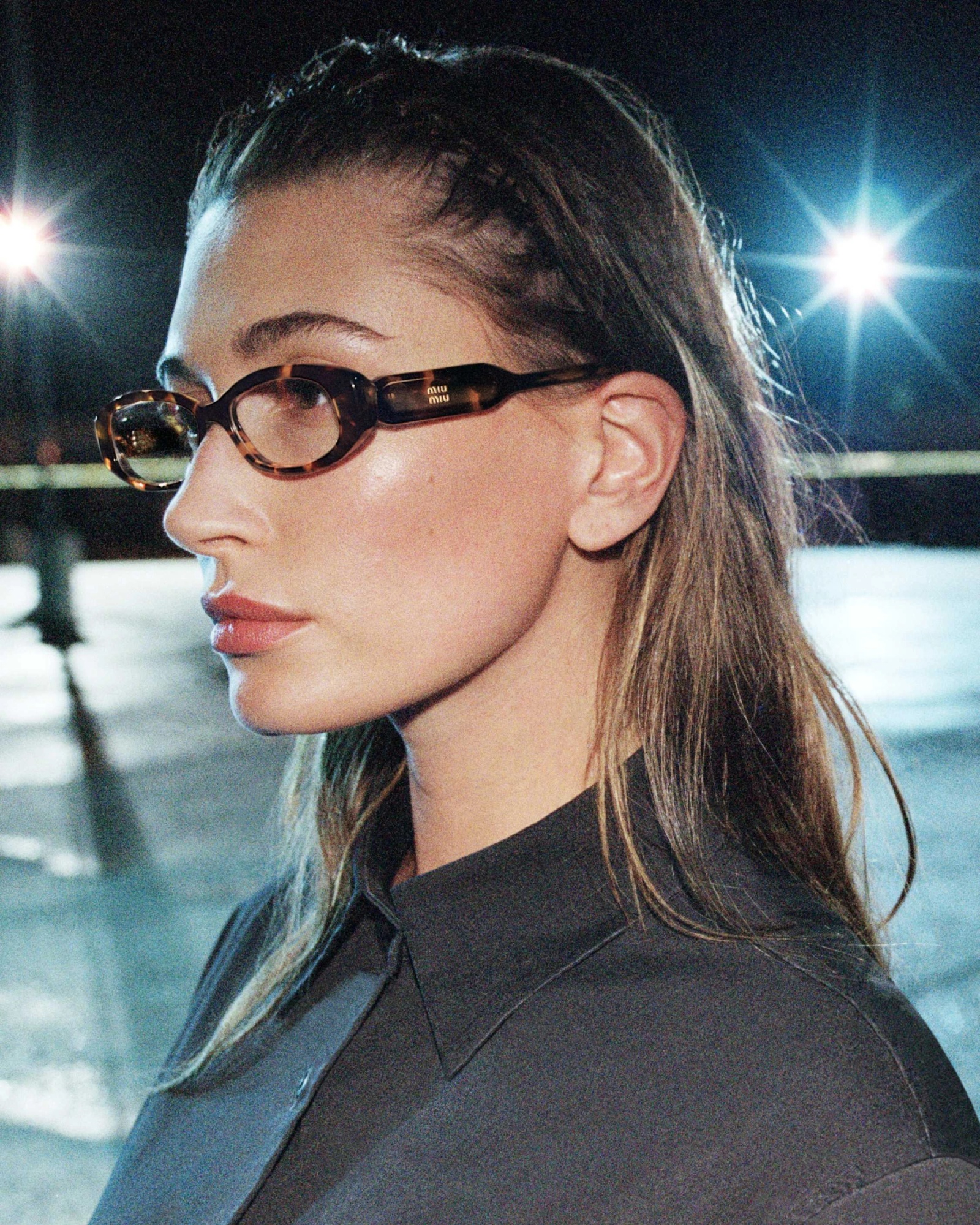 Hailey Bieber è la protagonista della nuova campagna FW26 di Miu Miu