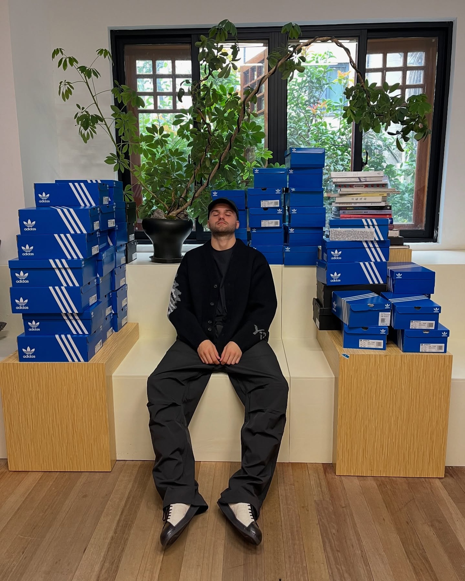Diventare un artista partendo dalle sneakers - Davide di Lernia