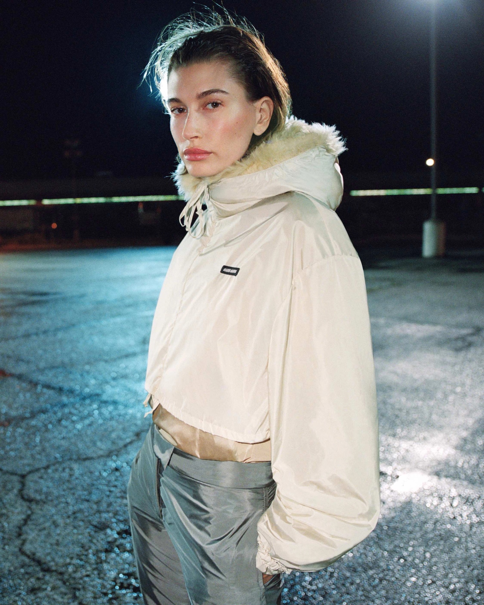 Hailey Bieber è la protagonista della nuova campagna FW26 di Miu Miu