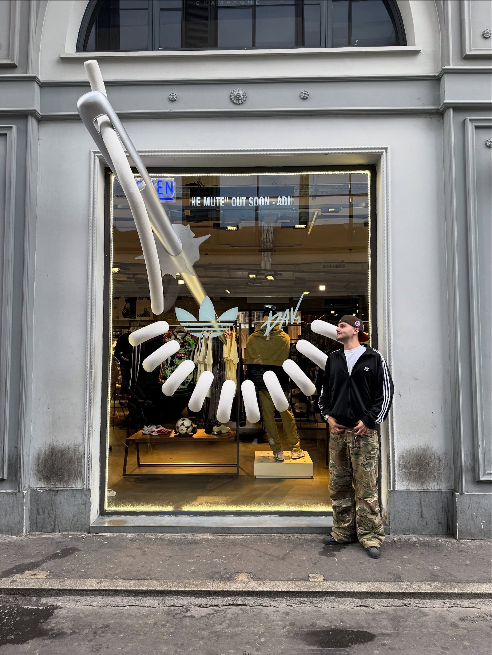 Diventare un artista partendo dalle sneakers - Davide di Lernia
