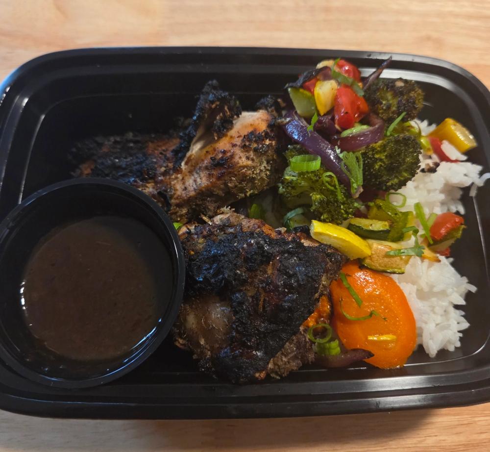 Luxury Caribbean-fusion meal prep by Saucy Kim K featuring signature Jerk Chicken, fluffy white rice, and a vibrant blend of roasted seasonal vegetables. Professionally prepared by Chef Kimberly Kee for elite clients in Rhode Island, Massachusetts, Connecticut, and New York.