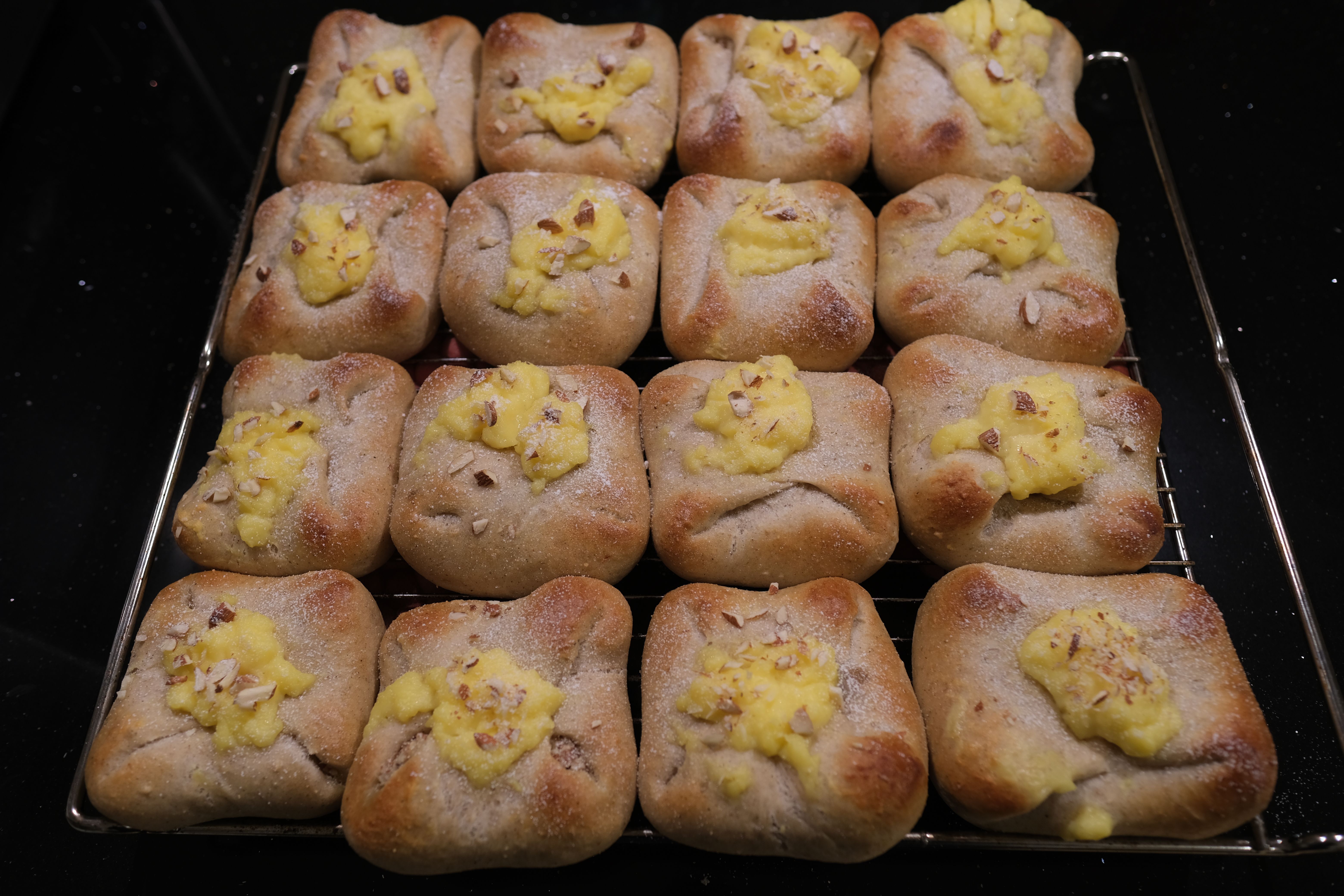 Ferdige mandelboller