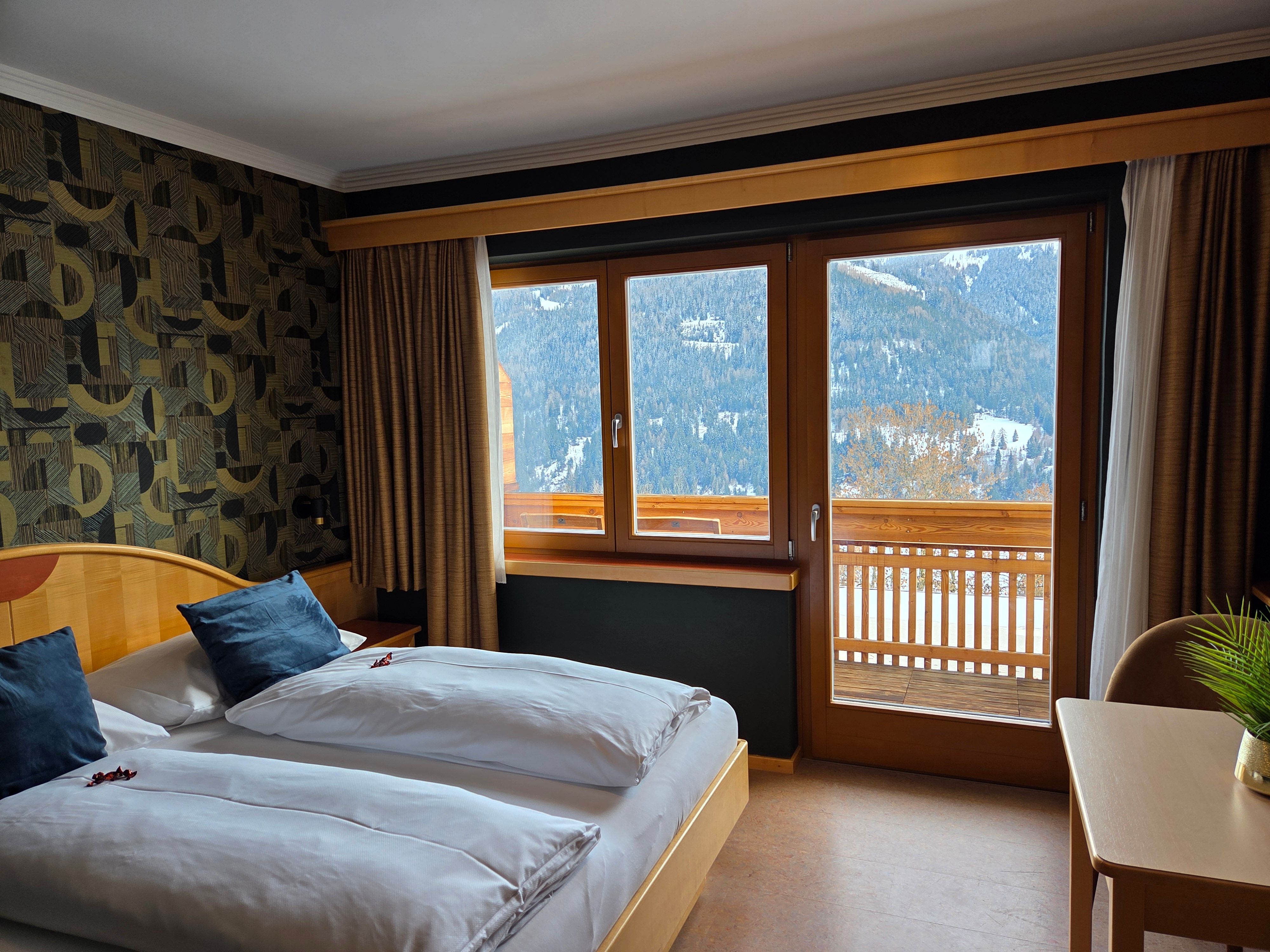 Entspannen, Doppelzimmer, separates Badezimmer, Balkon, Blick über das Tal