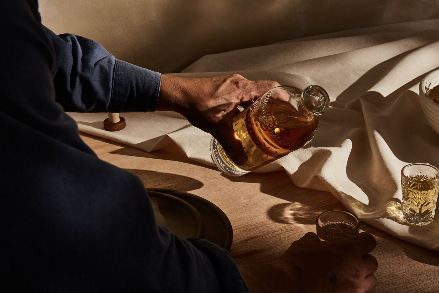 Tequila Reposado Pouring