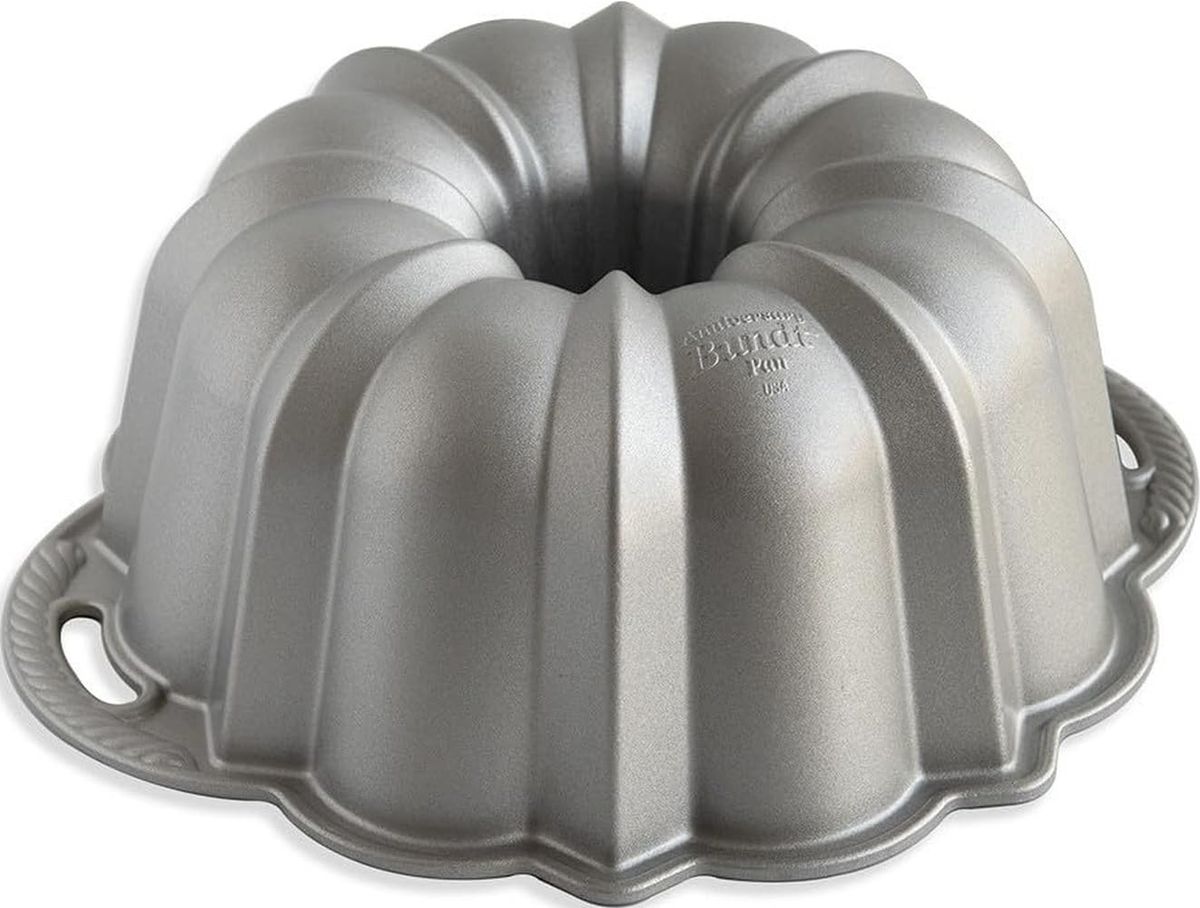 Nordic Ware Anniversary Bundt Pan, 15 Cup, Silver