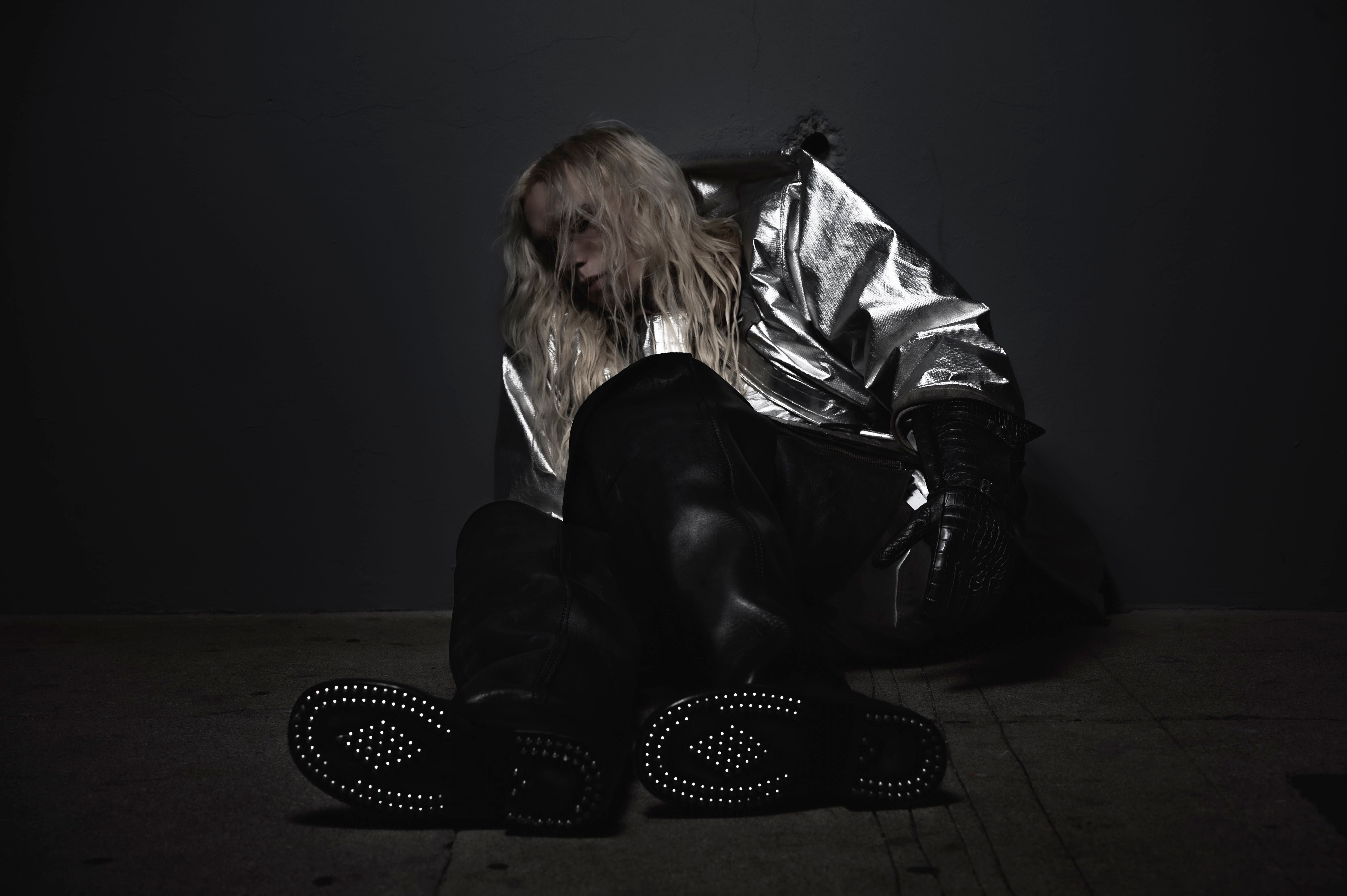 アート・デザイン・音楽 2hollis 032c Issue #47 Summer 2025 – 2HOLLIS - 032c – industrialkonzept