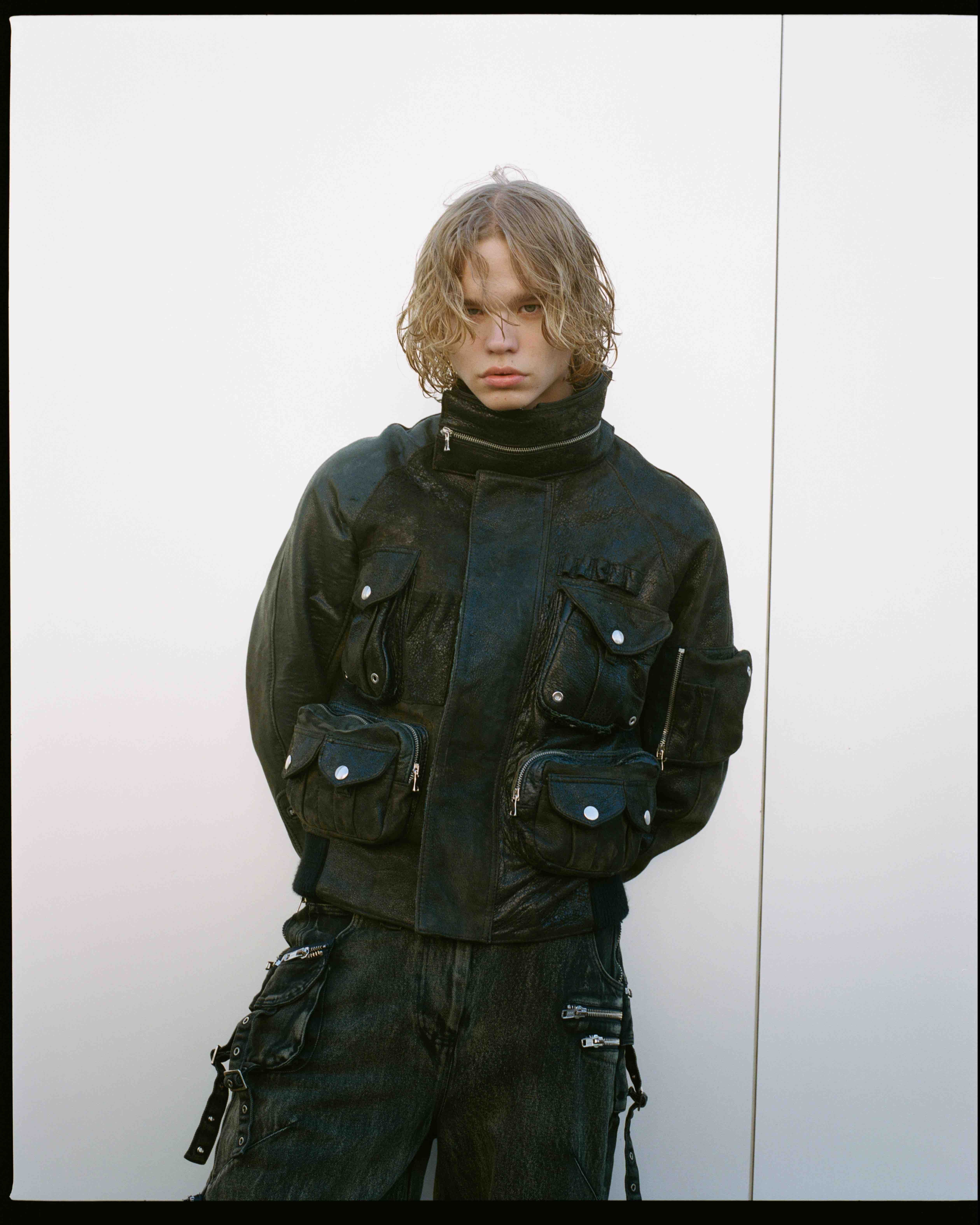 WORLD TOUR Gil Roman 写真集 German Denim Dreams: LUIS DOBBELGARTEN's No/Faith Studios | 032c