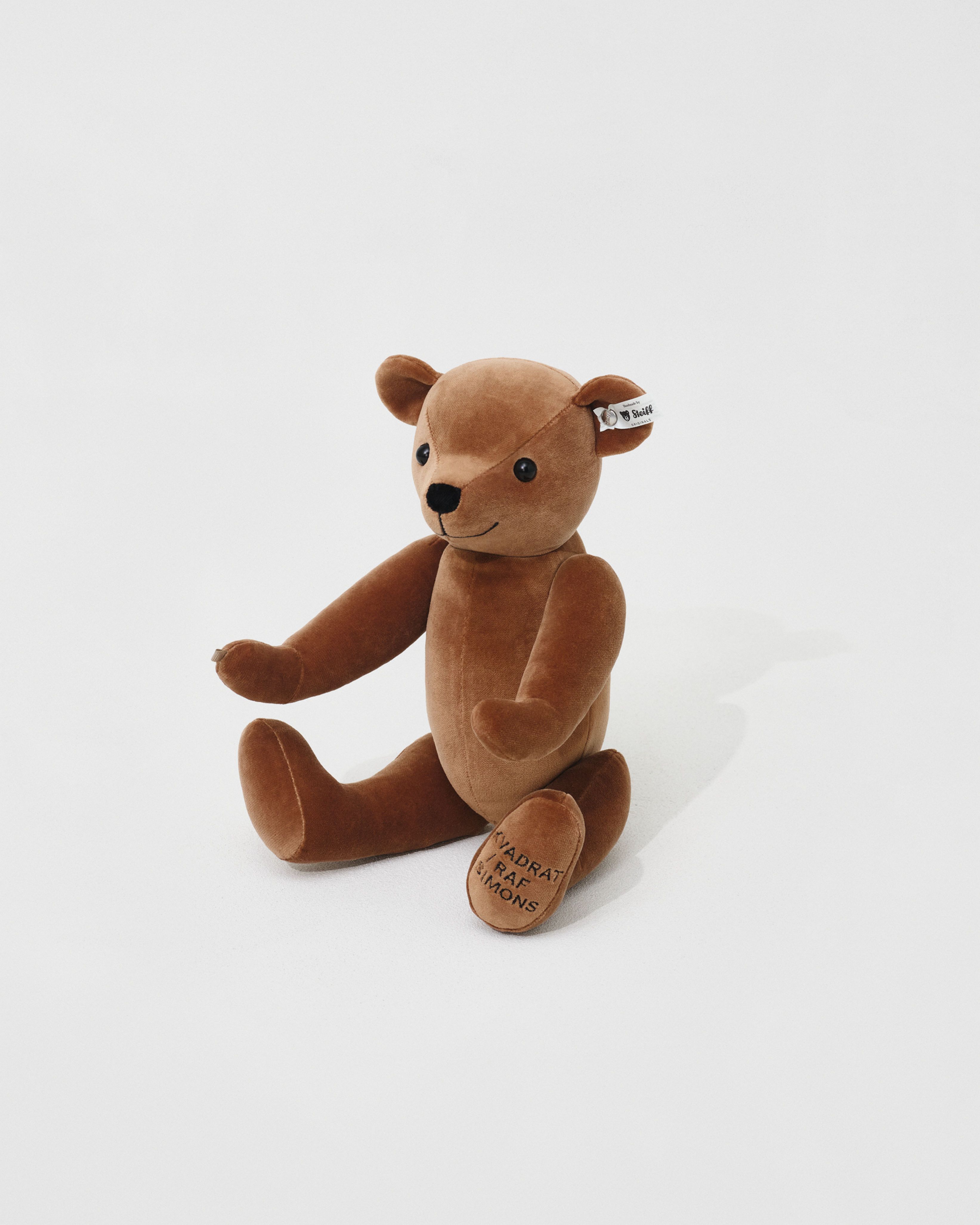 Raf Simons’ Teddy Bear: Kvadrat/Raf Simons AW 2025-26