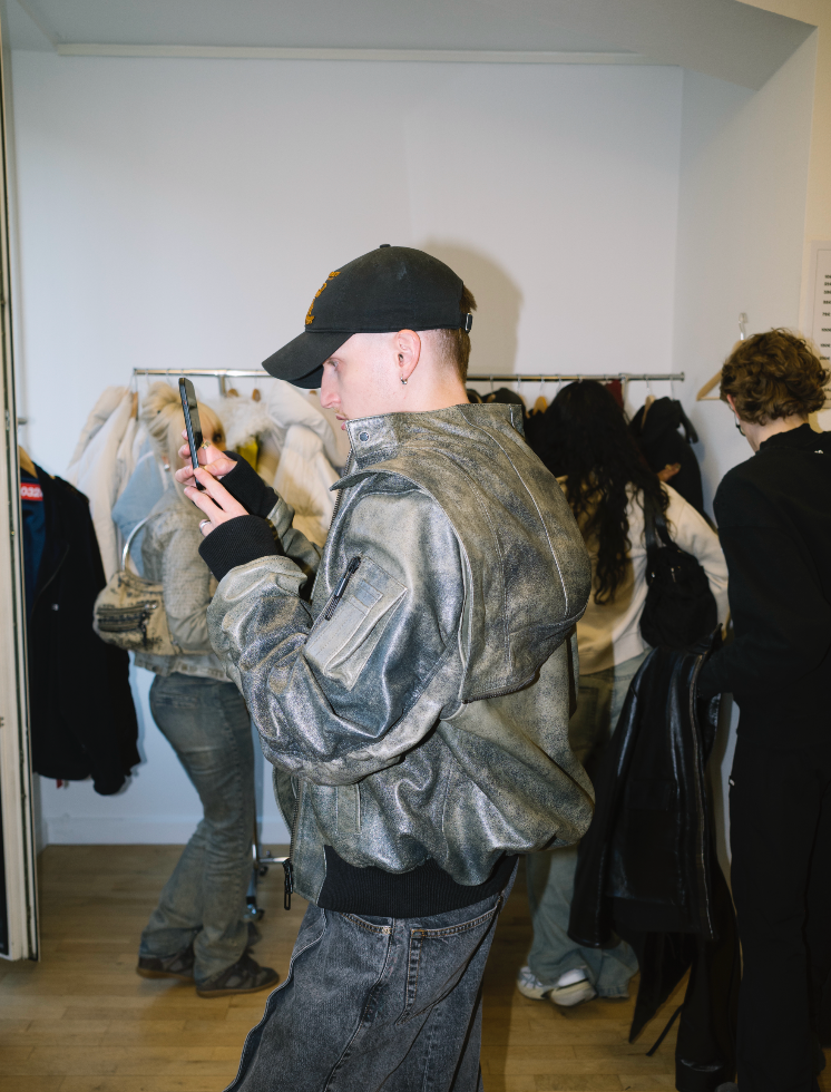 032c Annual Sample Sale