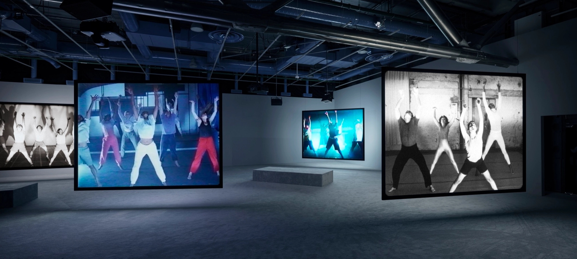 Installation shot. "Phase Shifting Index," Jeremy Shaw (2020). Courtesy Jeremy Shaw and KÖNIG GALERIE.