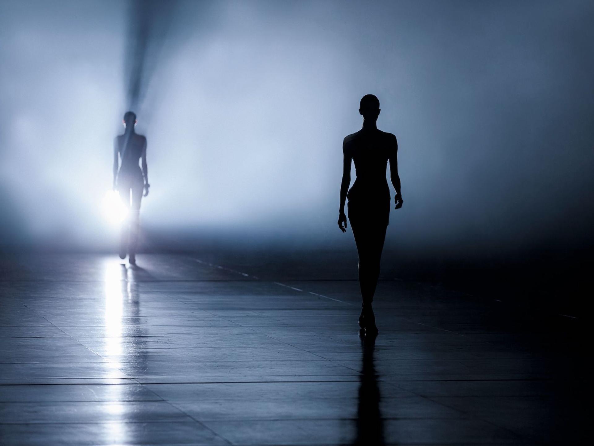 “Fellini of Fashion”: ALEXANDRE DE BETAK’s Fashion Show Revolution