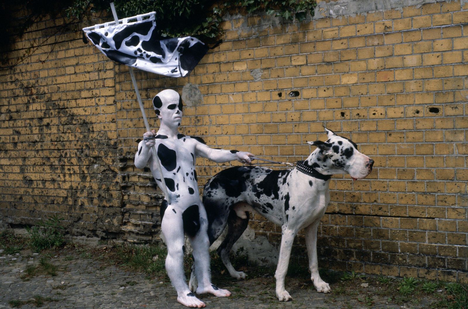 The messenger of the Inquisition. 1981 © Ulrike Ottinger. Freak Orlando / Berlin, 1981 / Foto: Ulrike Ottinger © Ulrike Ottinger.