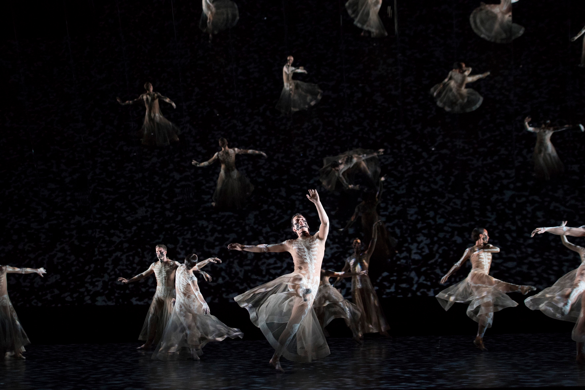 Photo: AGATHE POUPENEY, BÓLERO, 2013. Costume design: RICCARDO TISCI