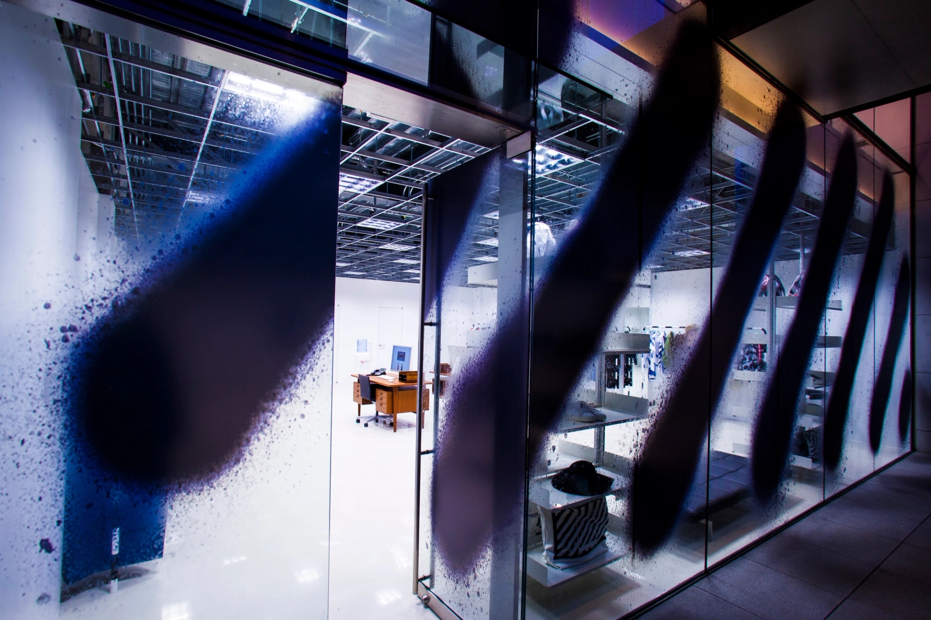 OFF WHITE TOKYO © Family New York