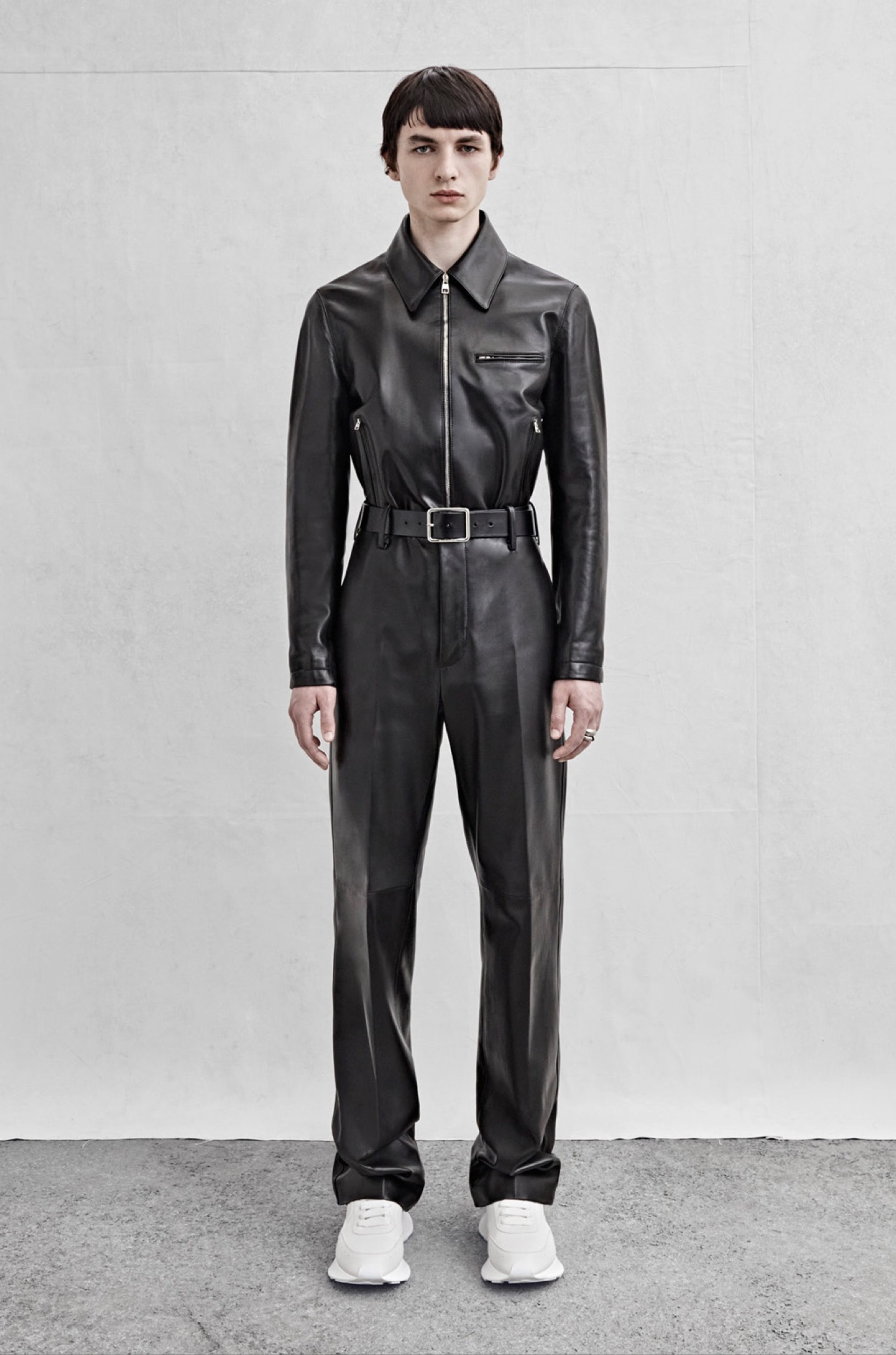 A bomber jacket in black leather and wide-legged trousers in black leather.