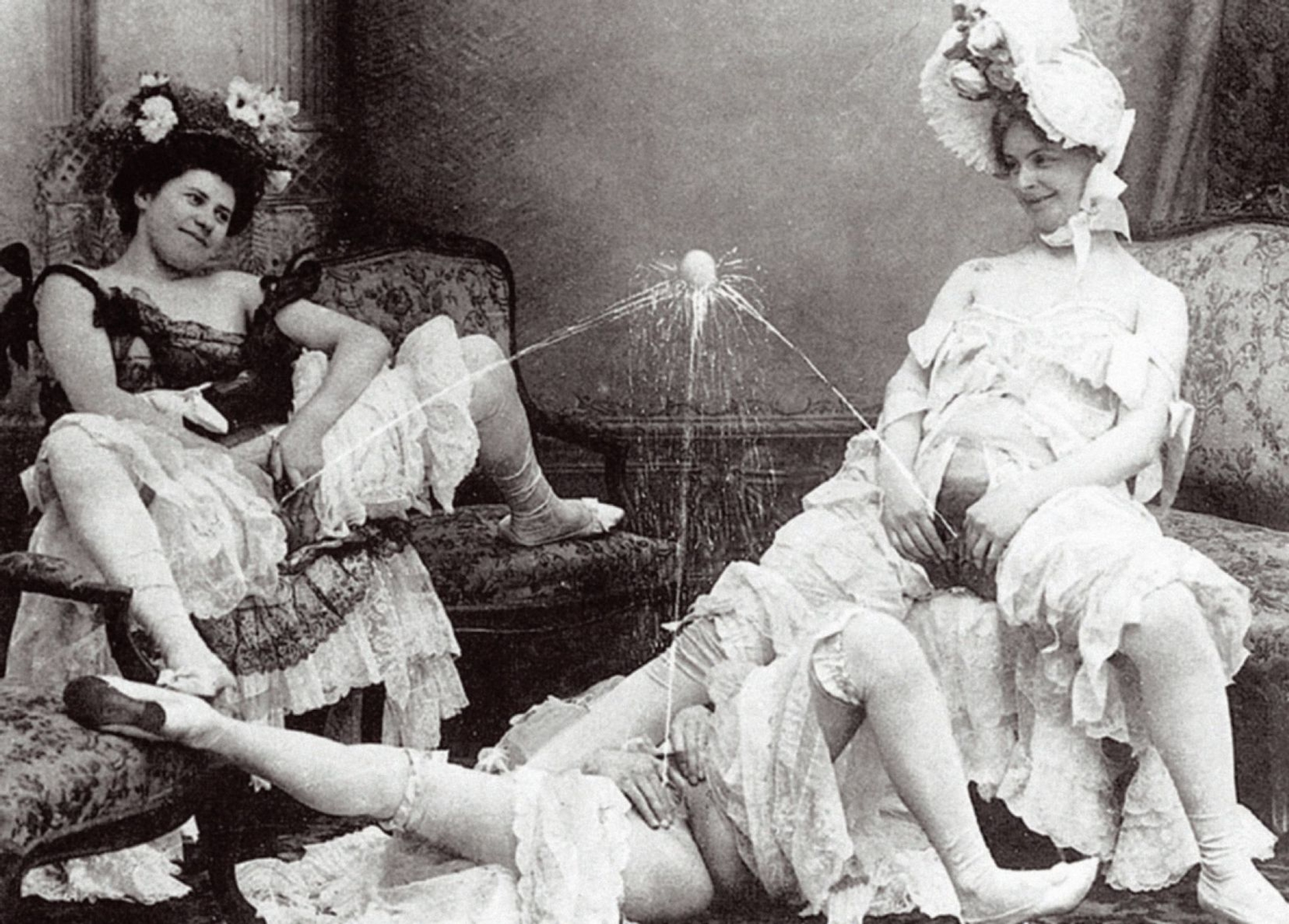 Unsigned photograph from the series “Parisian Pissers” (c.1910)