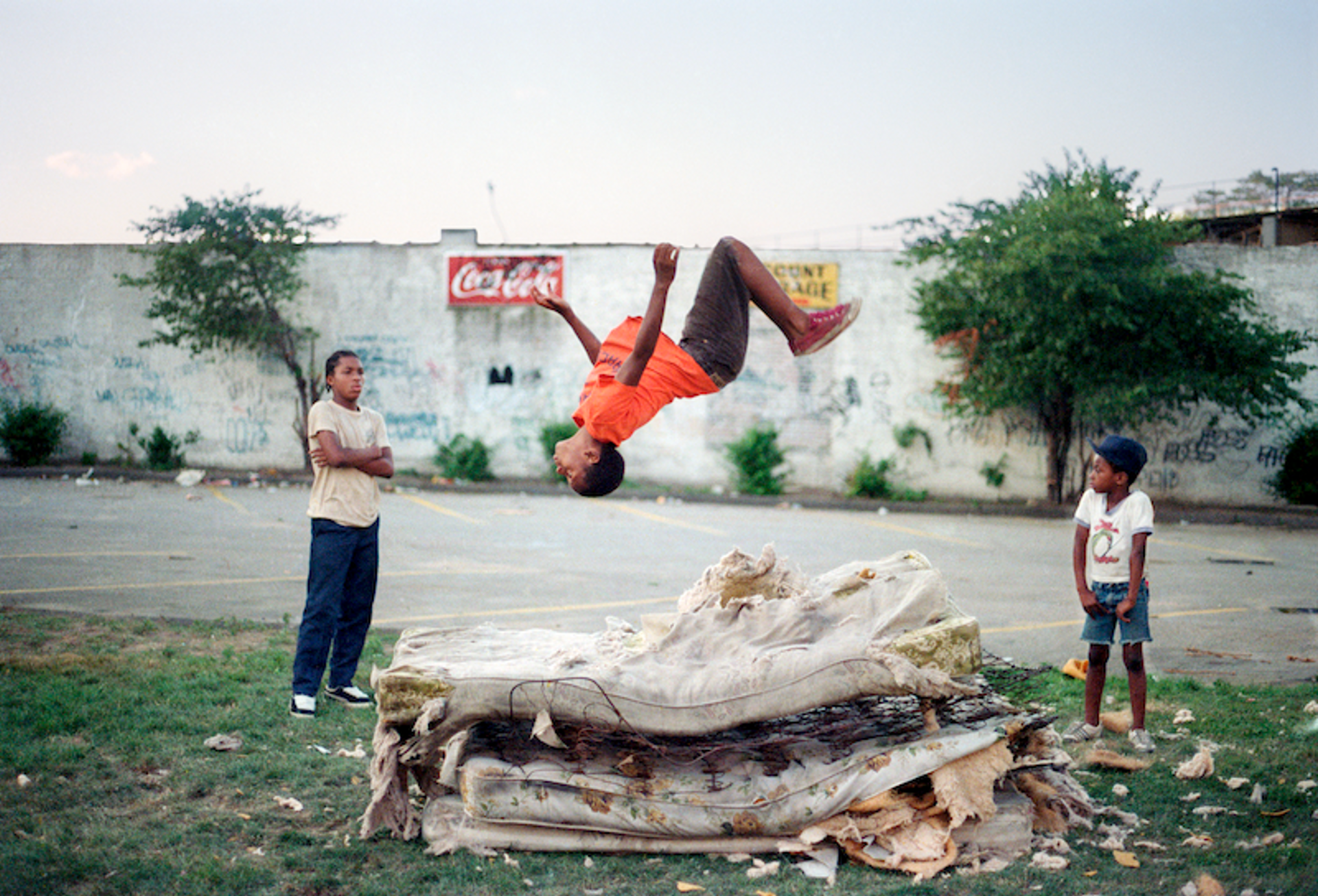 Jamel Shabazz, Flying High, Brownsville, Brooklyn, 1982. Courtesy of the artist.