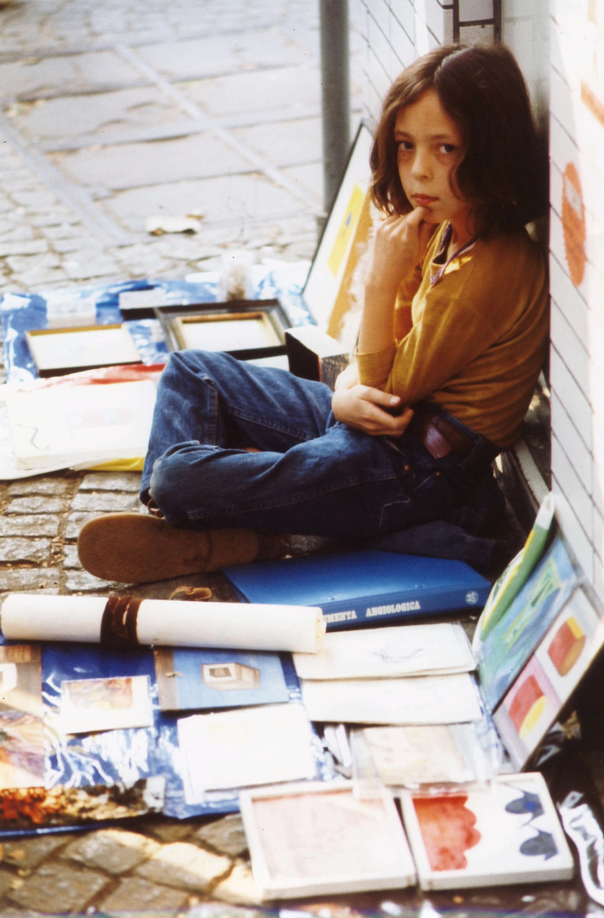 Bene as a child, selling comics on the street.