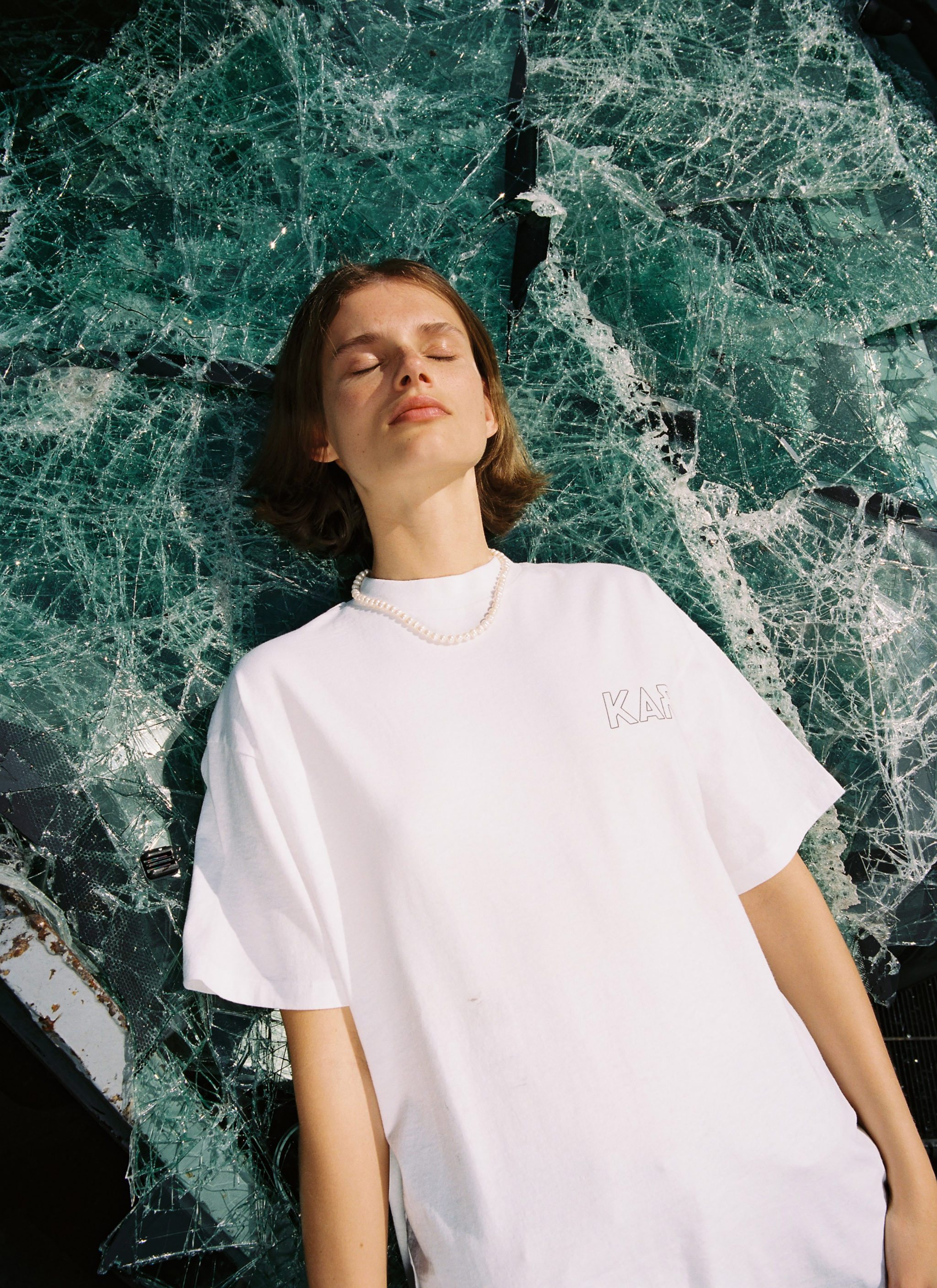 L’ART DE L’AUTOMOBILE and THE BROKEN ARM’s T-Shirt Commemorates Car Burnings in the French Suburbs