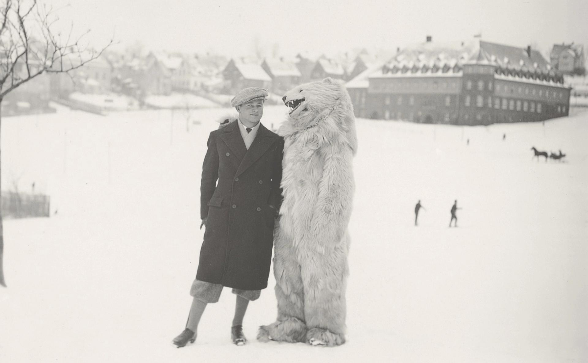 Grin and Bear it: Leisure and Terror Vacation in the Weimar Republic