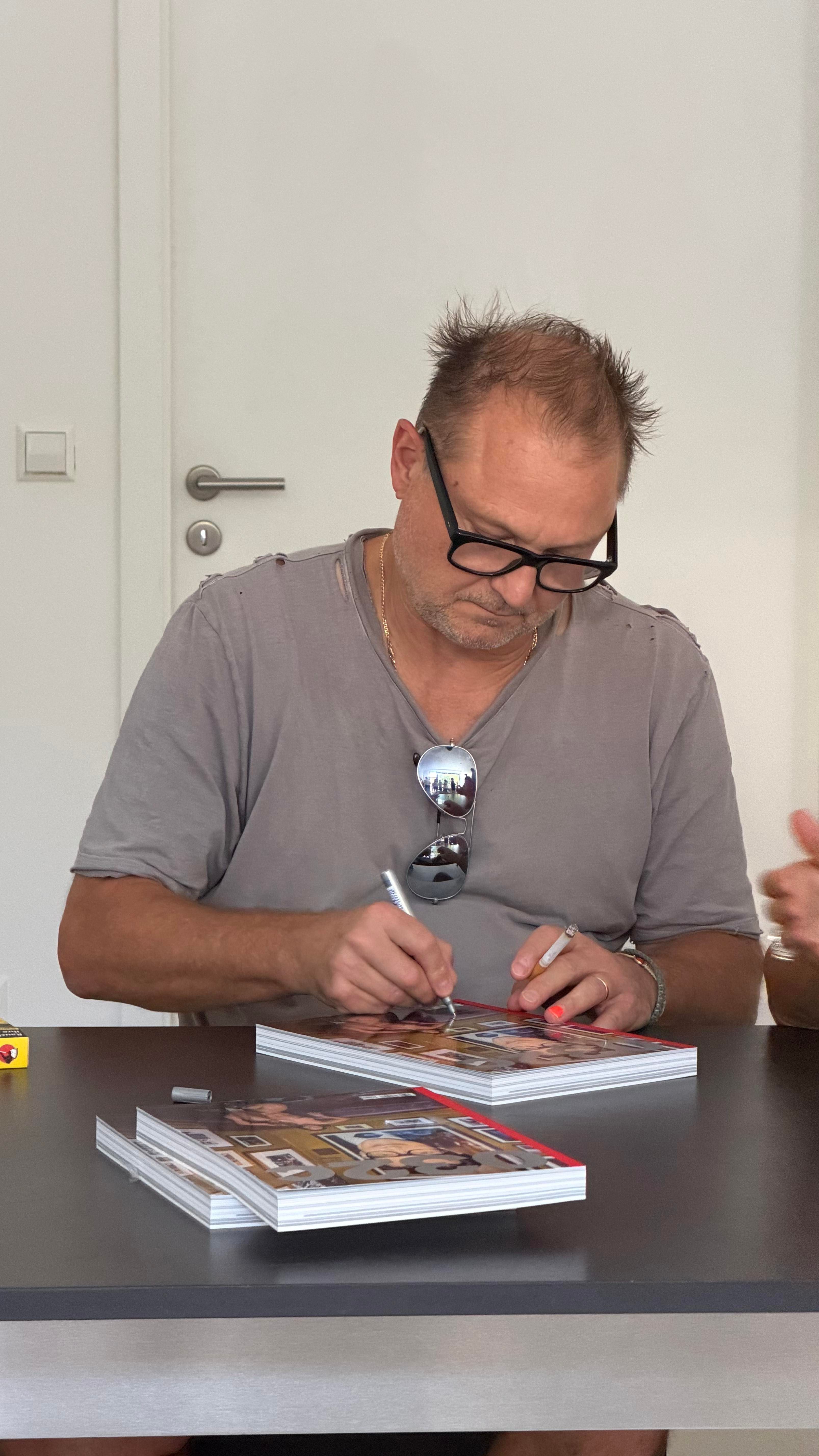SIGNED BY JUERGEN TELLER | 032c