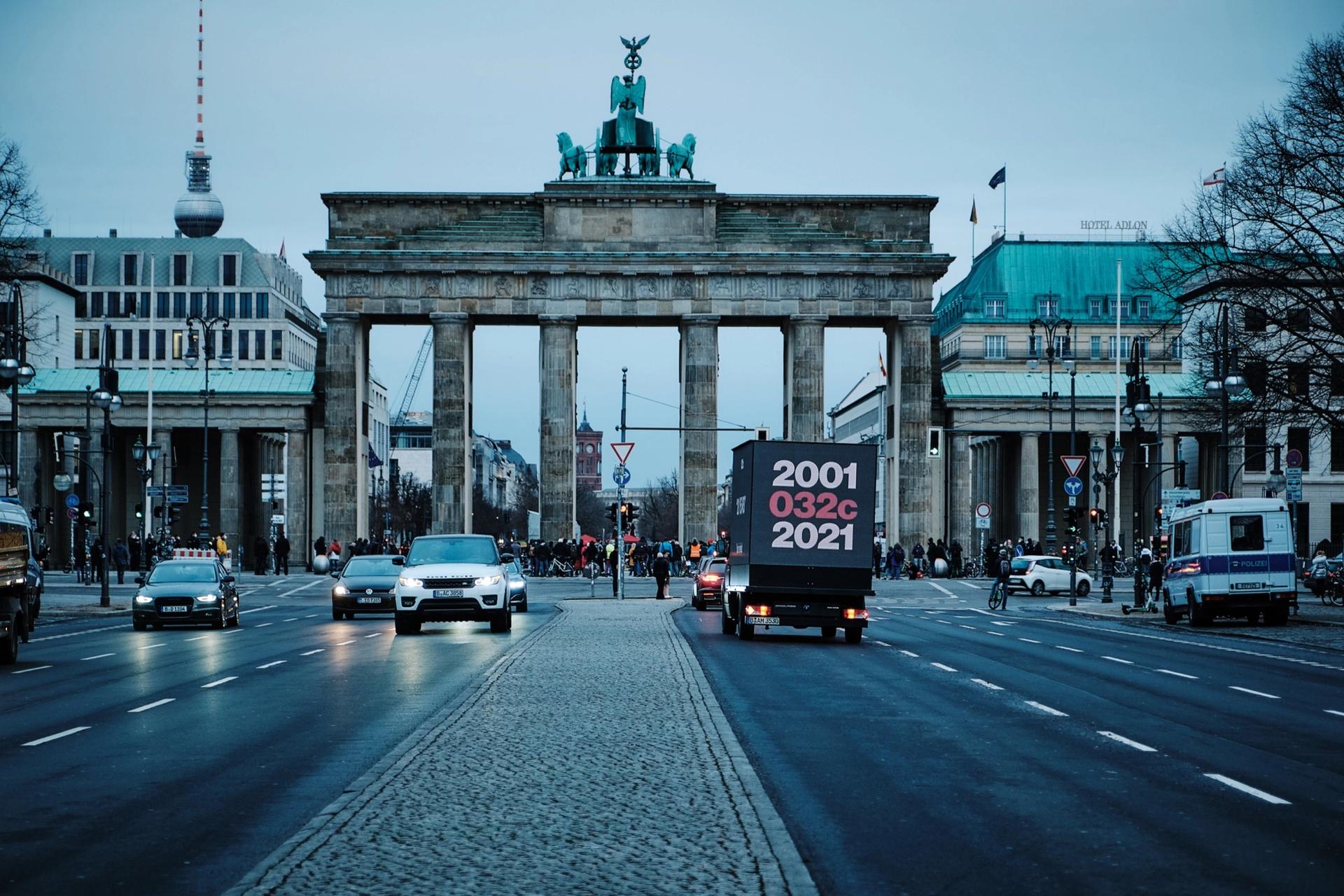 032c Celebrates 20 Years in LED for Berlin’s REFERENCE FESTIVAL #2: “Navigating Parallel Realities”