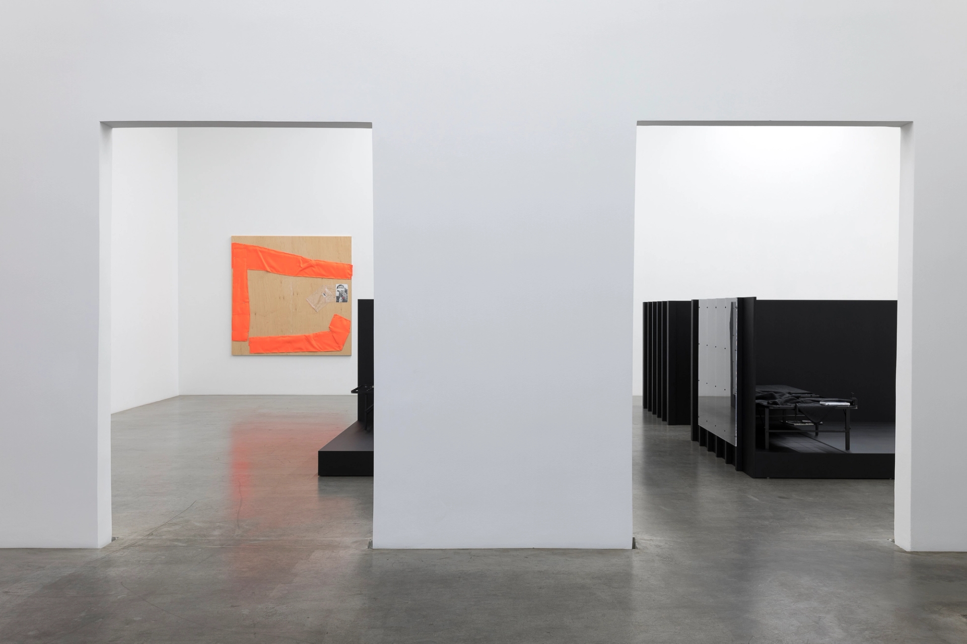 Tom Burr, Compressions, 2022, Galerie Neu
Courtesy the artist and Galerie Neu
