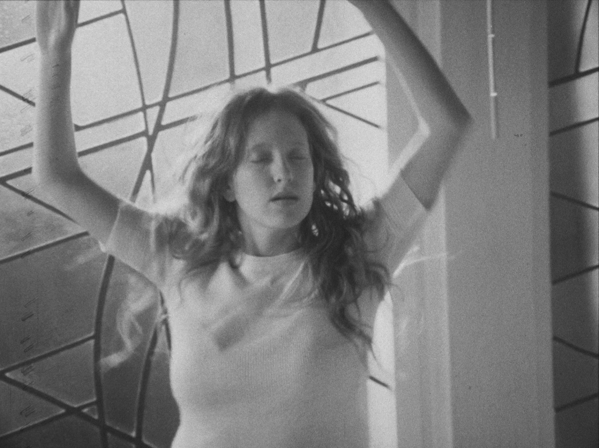 Still from Phase Shifting Index, 2020. Courtesy Jeremy Shaw and KÖNIG GALERIE.