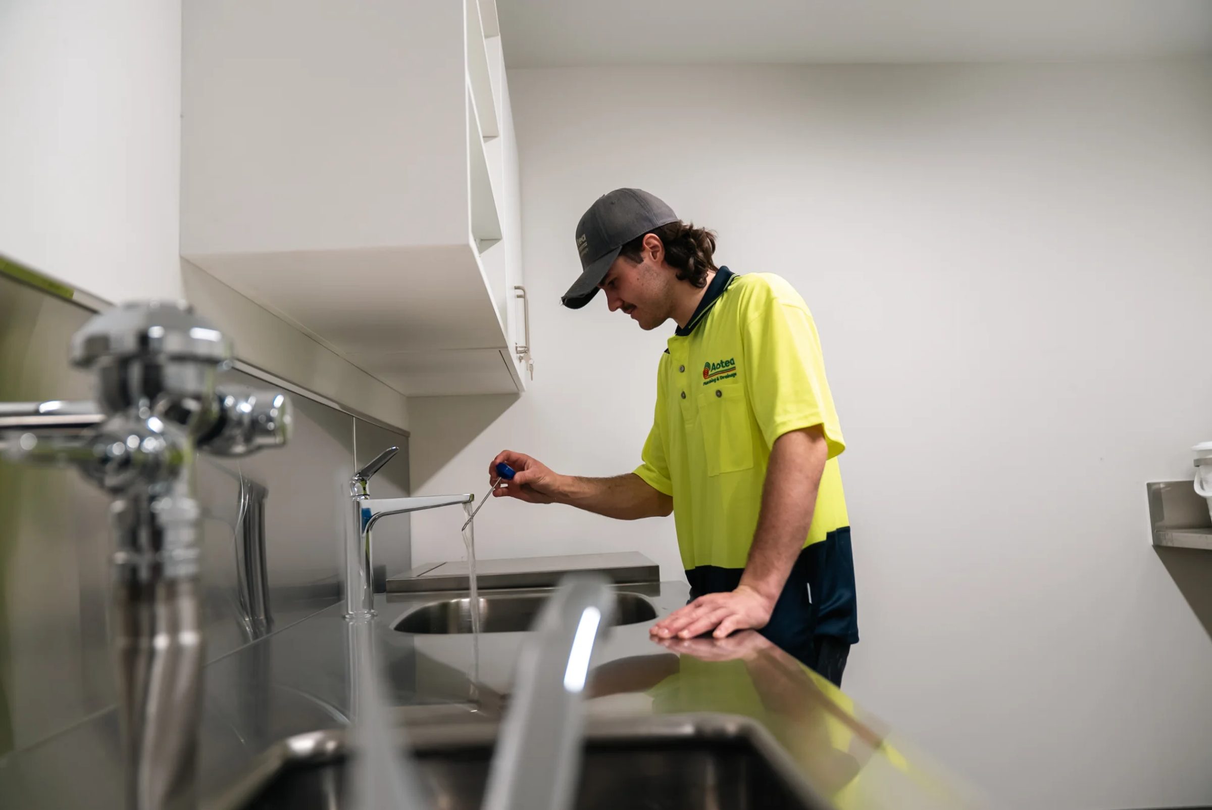 Aotea Plumbing & Drainage plumber testing water temperature