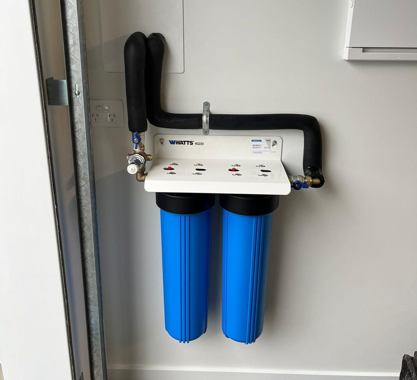 Wall-mounted dual water filtration system with insulated pipework