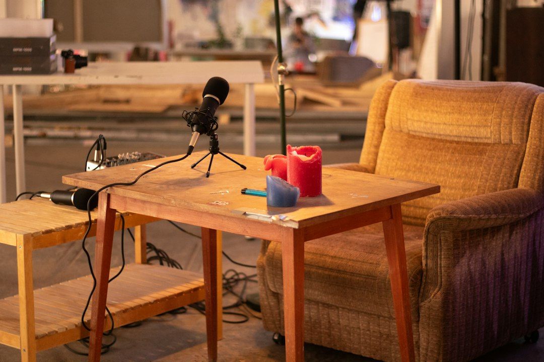 Checklist memilih studio podcast 2 orang di Gading Serpong