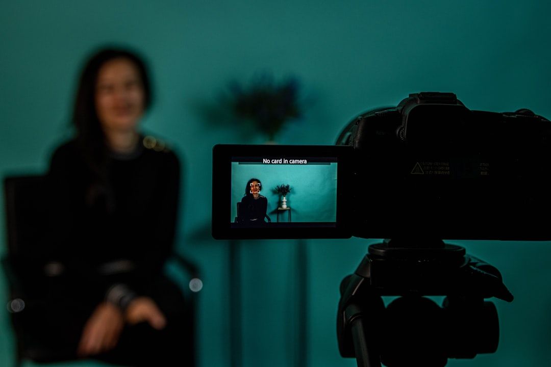 Perbandingan set studio cahaya natural untuk konten estetik