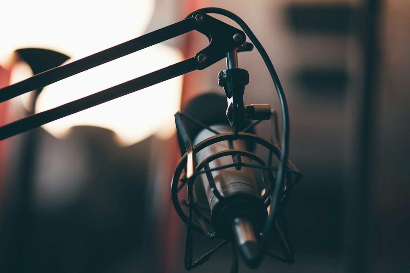 Setup mic dan recorder yang sudah siap pakai di studio podcast