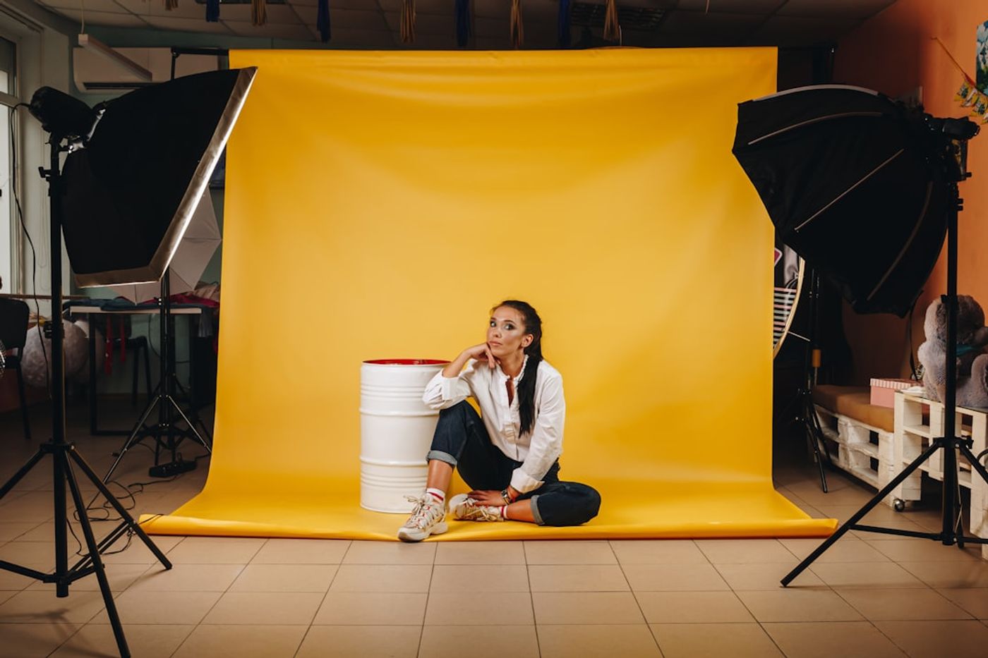Tiga paket sewa studio podcast dengan harga transparan