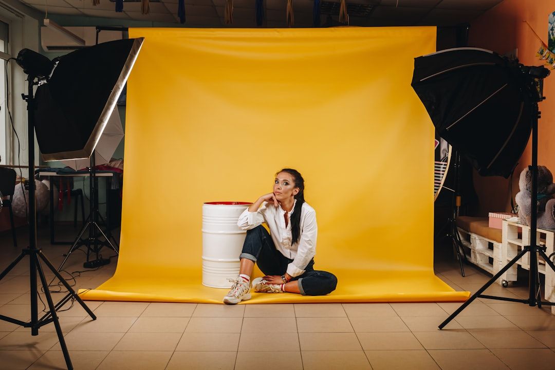 Tiga paket sewa studio podcast dengan harga transparan