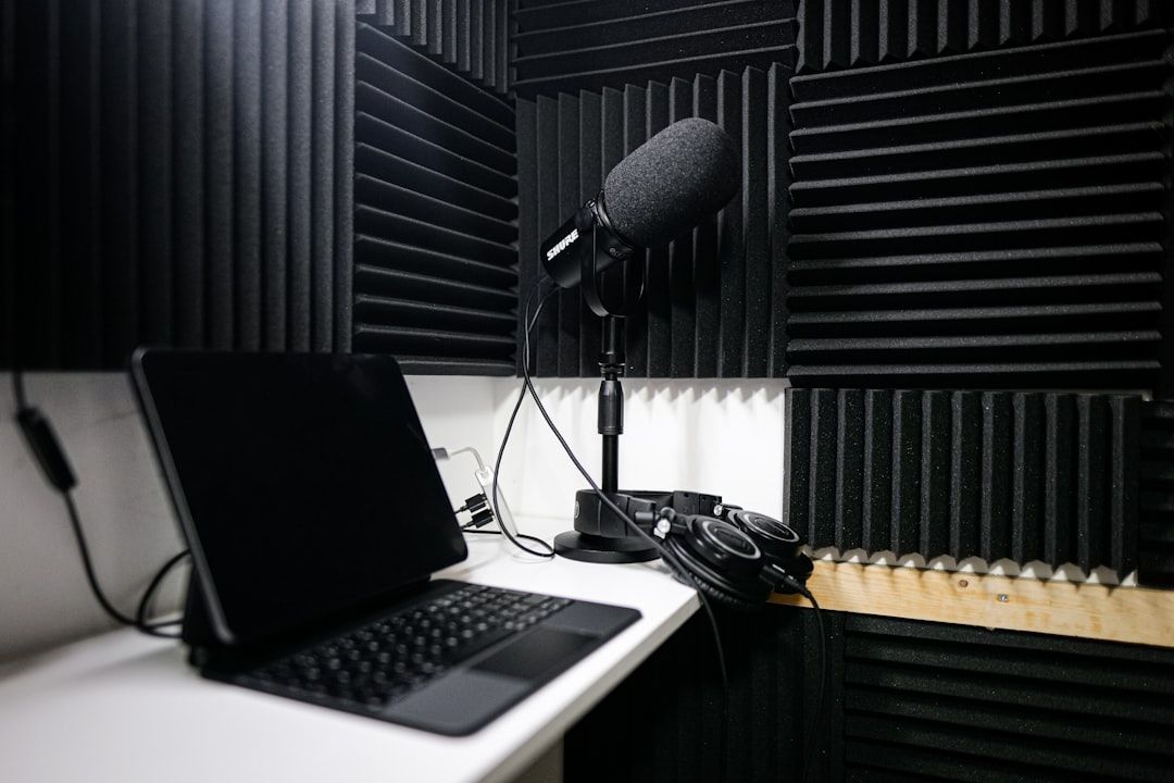 Detail gear podcast in-house siap pakai di studio Gading Serpong