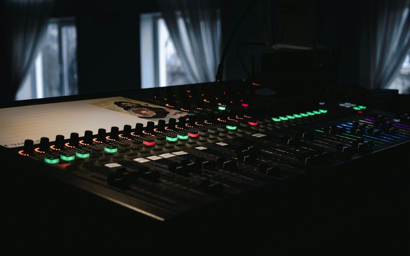 Setup lighting studio untuk siaran live streaming yang konsisten