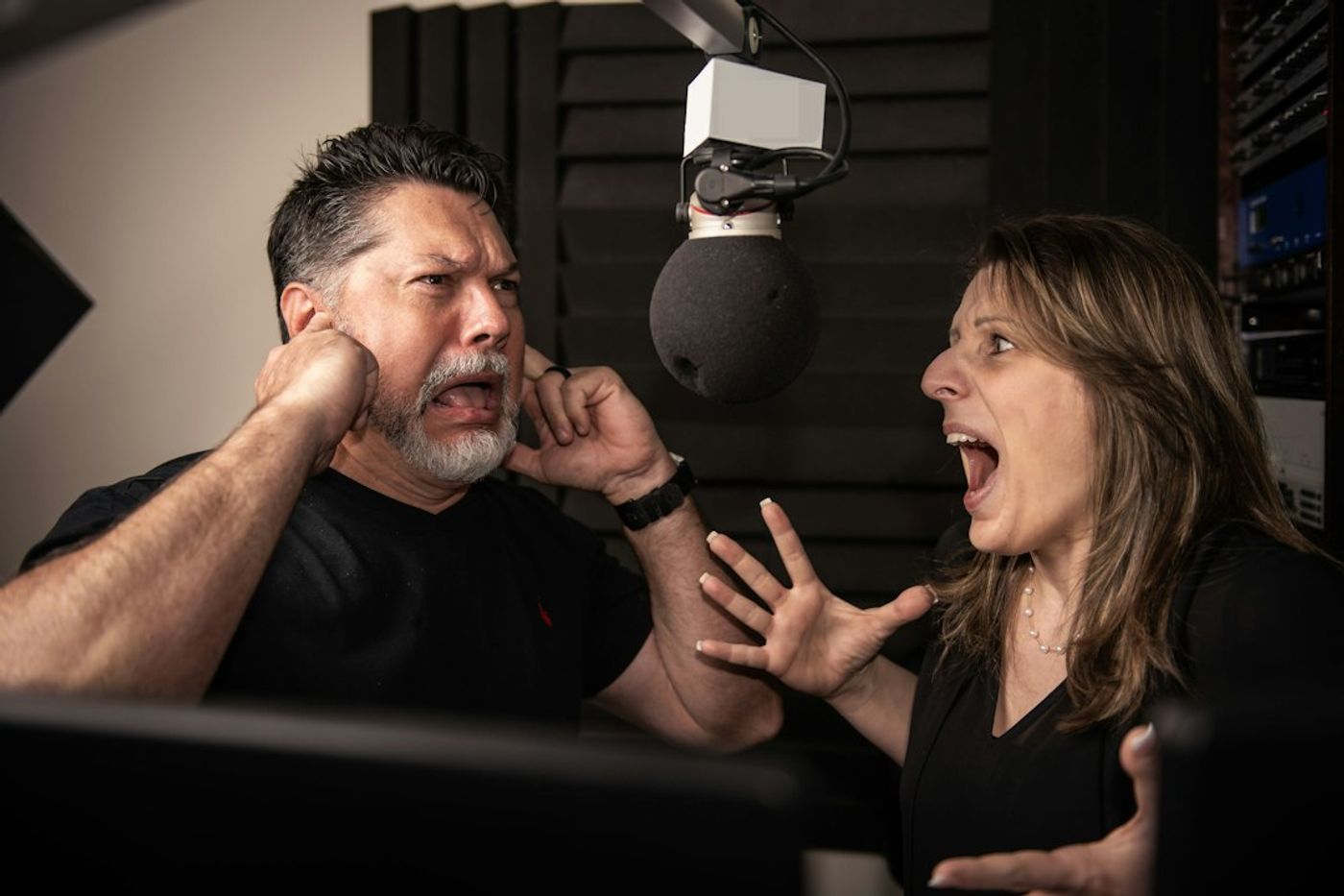 Empat komponen kebutuhan produksi podcast: ruang, audio, kru, output