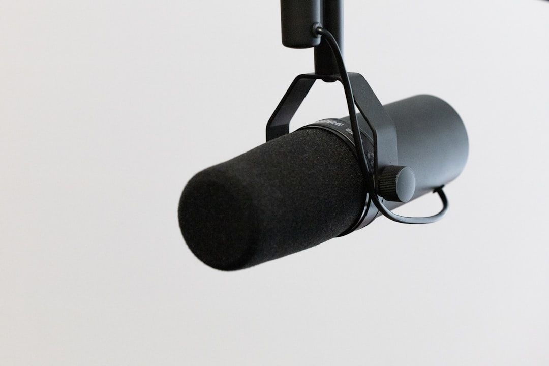 Tabel checklist kebutuhan produksi podcast sebelum booking studio