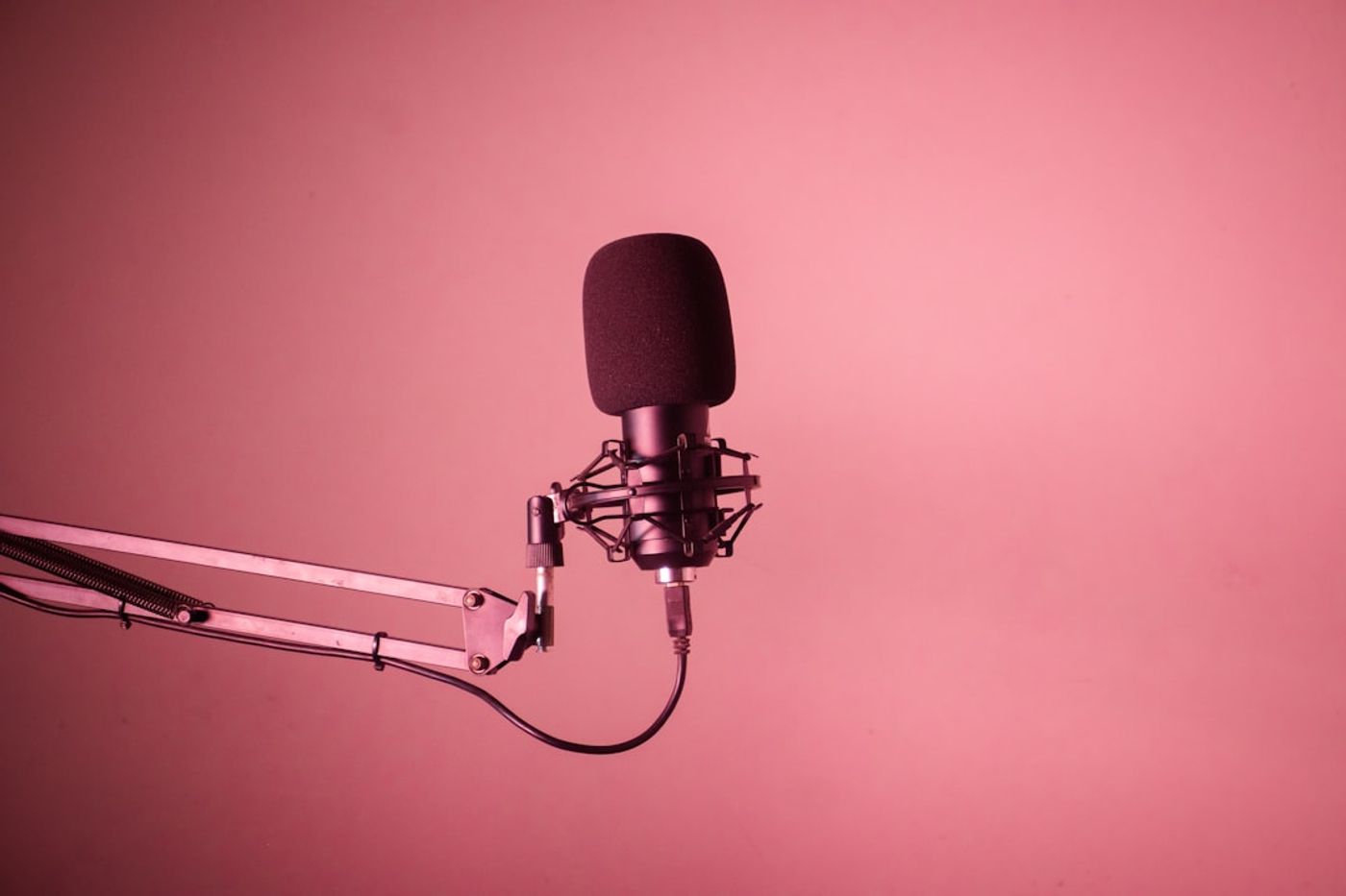 Setup mic Rode dan Zoom Podtrak 8 di studio podcast Sauropodcast Gading Serpong