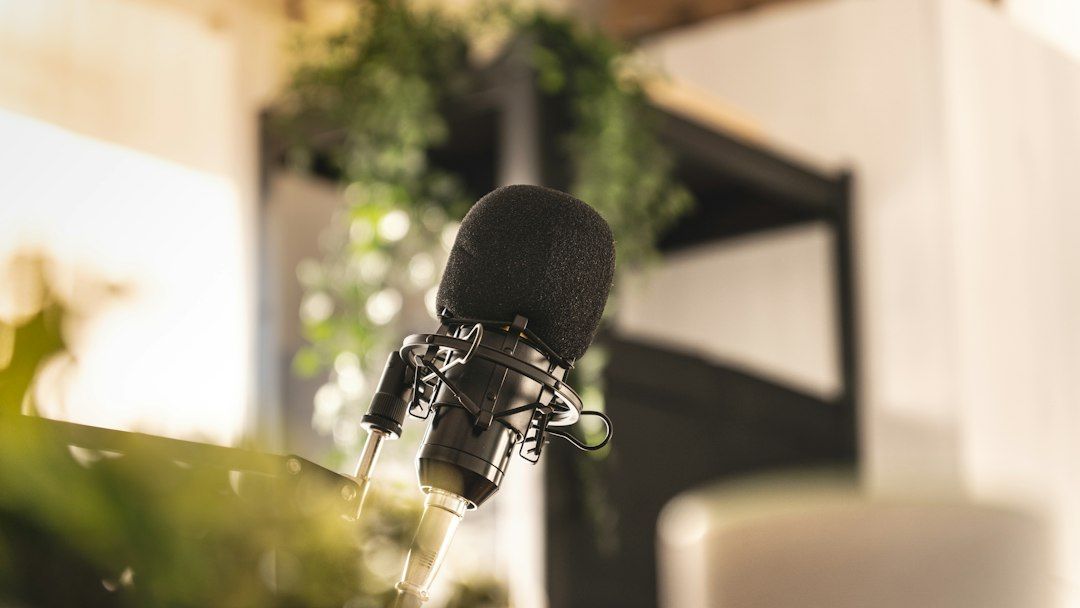Ilustrasi kerangka empat lapis untuk memilih setup podcast