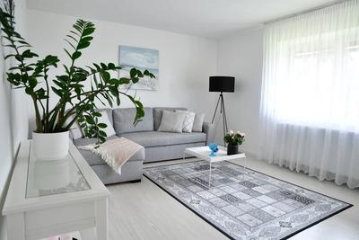 Löpande hemstädning Stockholm: pris, intervall och vad som ingår