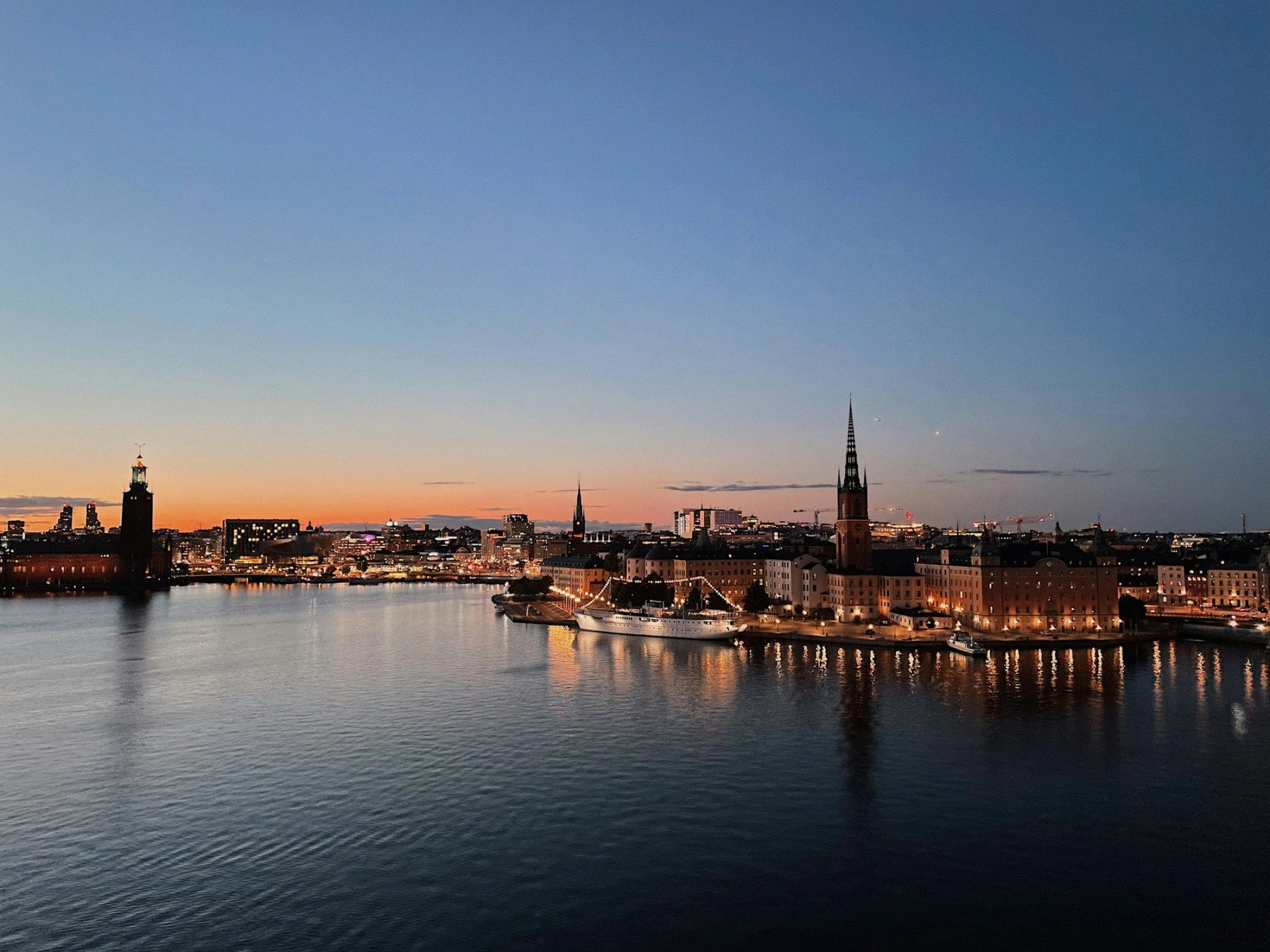 Effektiv hemstädning i Stockholm: Så förenklar du vardagen