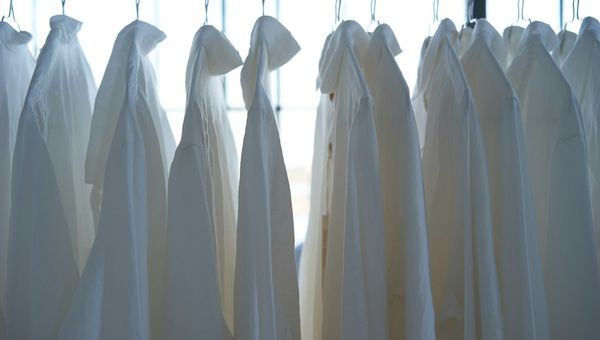 Lufta istället för att tvätta: så håller kläderna längre