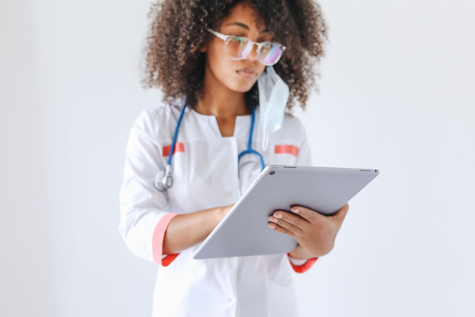 A patient mid-conversation, the kind an AI simulator brings to life